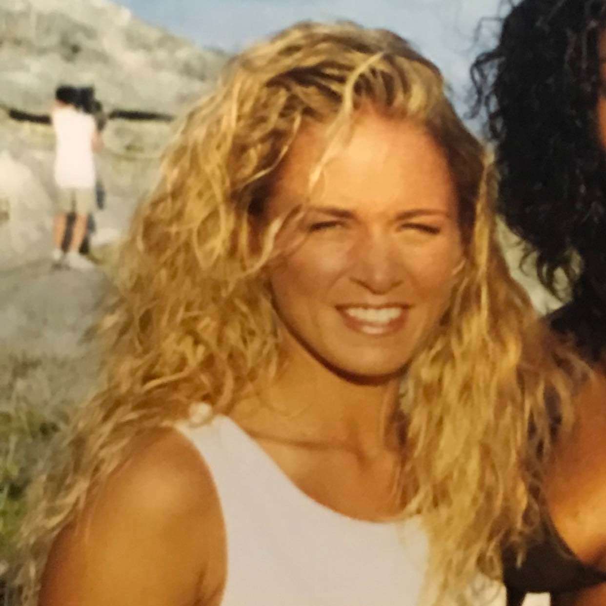 Nicole Conti,teaching online interactive classes for kids on Allschool