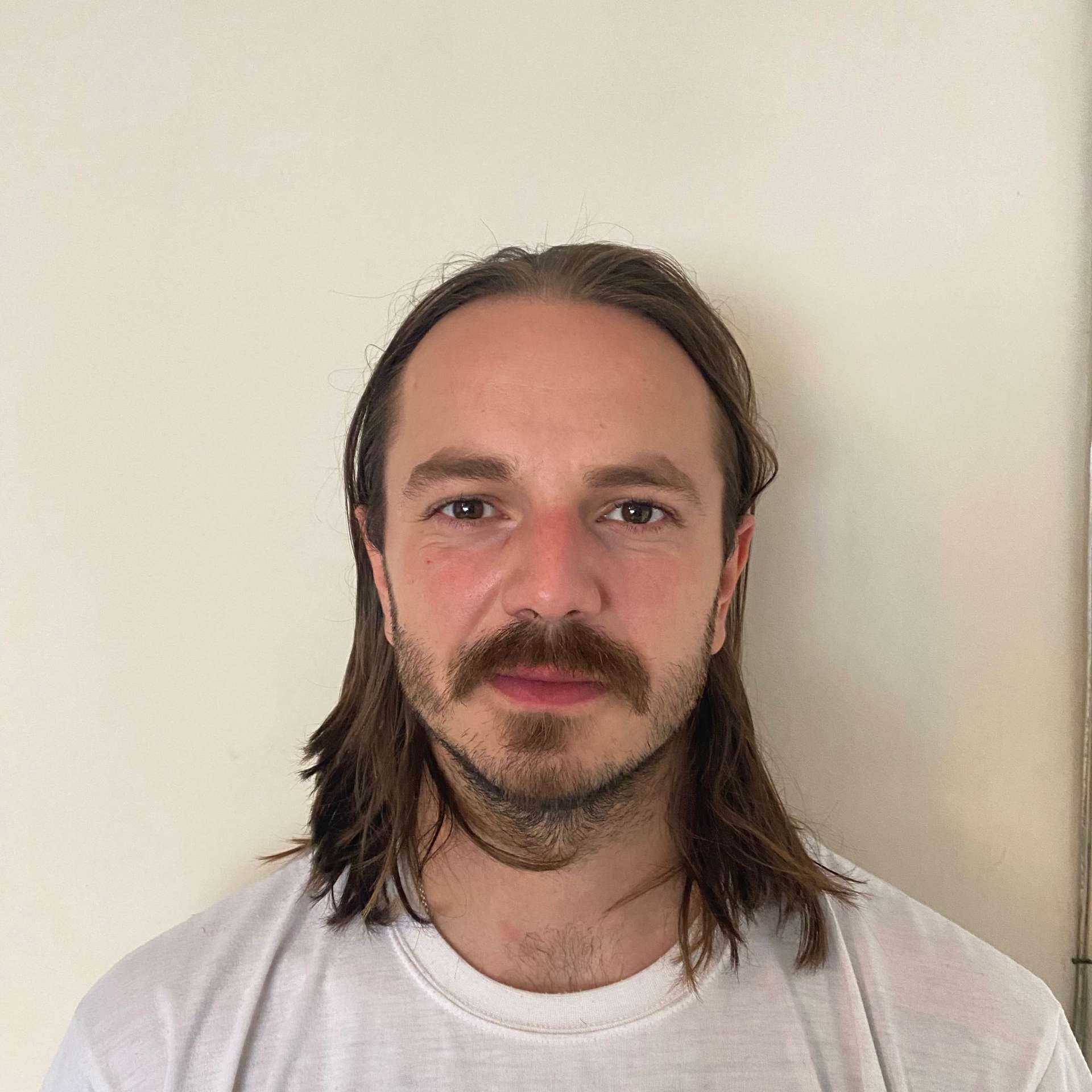 Simon Mann ,teaching online interactive classes for kids on Allschool