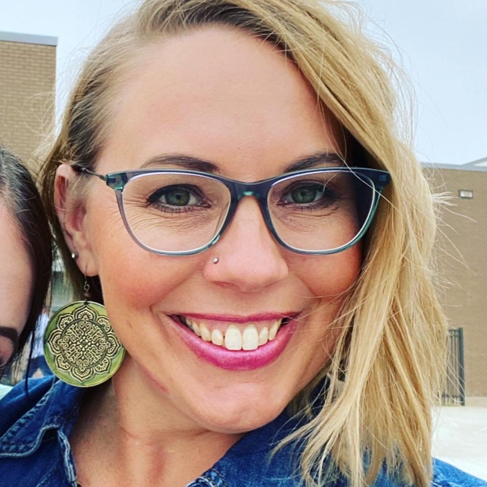 Ms Shannon 10,teaching online interactive classes for kids on Allschool