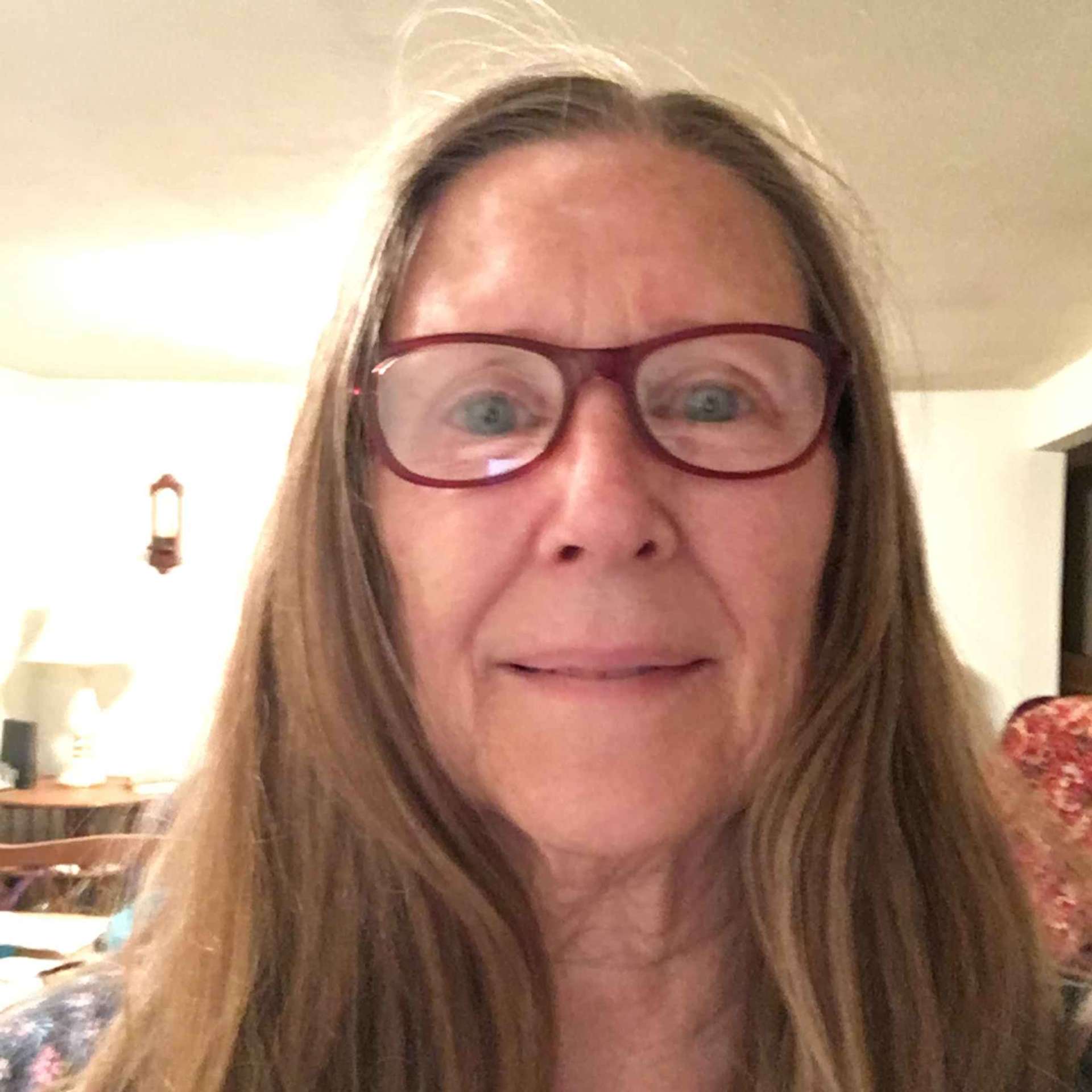 Ms. Flora,teaching online interactive classes for kids on Allschool